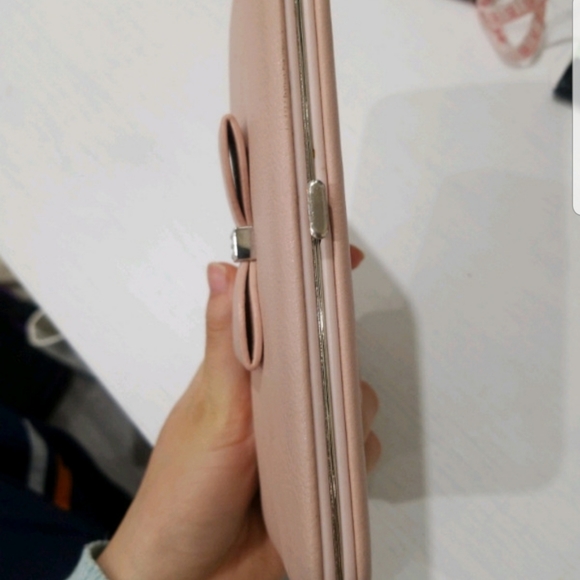 Guess blush pink bow hardcase wallet - Picture 3 of 6